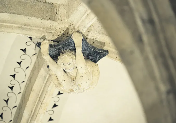 A Orbe, un personnage surprenant dans une église © Jean-Bernard Sieber