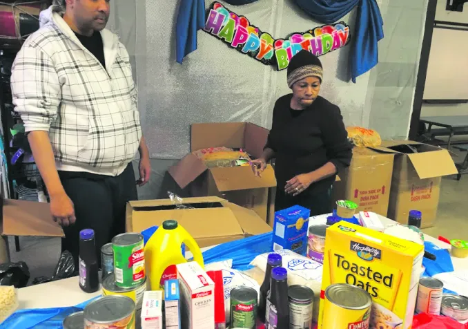 Distribution de nourriture durant le confinement dans l’Eglise du pasteur Rafael Alardo. © Church Padre, Hijo y Espíritu santo