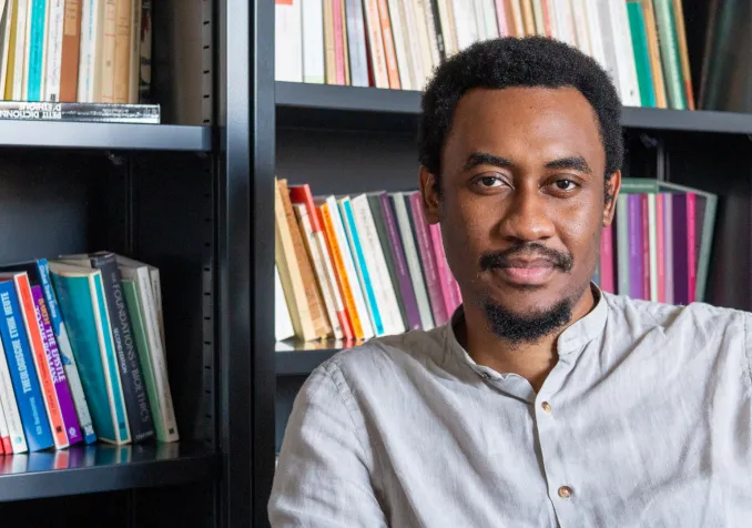 Ezekiel Kwetchi Takam, doctorant à la Faculté de théologie de Genève, s’engage à mettre de l’éthique dans les pratiques professionnelles en lien avec l’intelligence artificielle. © Maurice Page/cath.ch