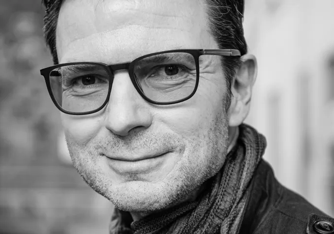 Yves Dutoit, 54 ans, marié, deux adolescents. Titulaire d'un master en lettres et d'un brevet d'enseignant, il est responsable, depuis les années 2000, des Éditions Agora.  © Jean-Bernard Sieber