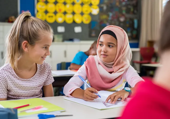 Les questions d’habillement sont l’une des «interférences du religieux avec l’école» ©iStock / Ridofranz