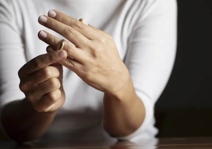 En Israël, le pouvoir donné aux maris par les tribunaux rabbiniques orthodoxes est la pierre d’achoppement de la lutte pour l’égalité entre hommes et femmes. 