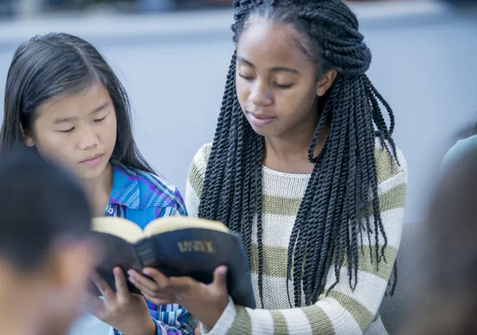 Contrairement au reste de la société, les Églises sont rarement multiethniques. Crédits: Istock-FatCamera Istock-FatCamera