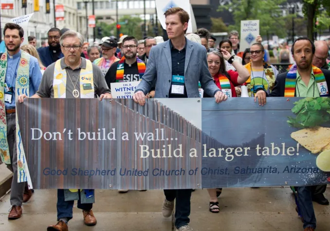 Le pasteur Randy J. Mayer, de la Good Shepard Church of Christ en Arizona, est engagé depuis plus de vingt ans auprès des migrants à la frontière entre le Mexique et les Etats-Unis.  DR