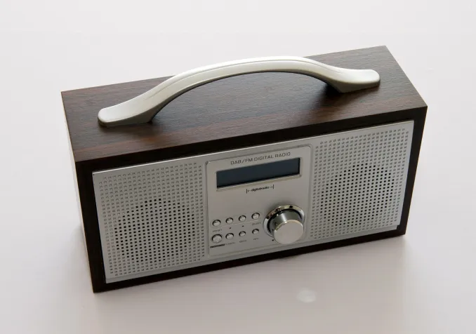Un récepteur de radio numérique DAB+.  CC0, RonPorter / Pixabay