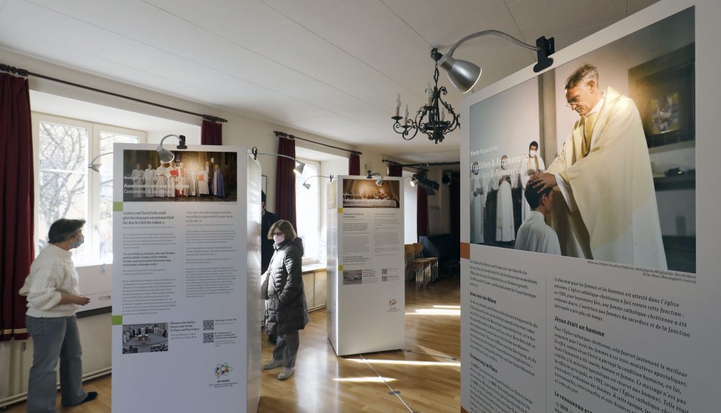 Pour marquer le jubilé des 150 ans de la fondation de l’Eglise catholiquechrétienne suisse, une exposition itinérante fait halte dans plusieurs villes de Suisse. / © Pierre Bohrer