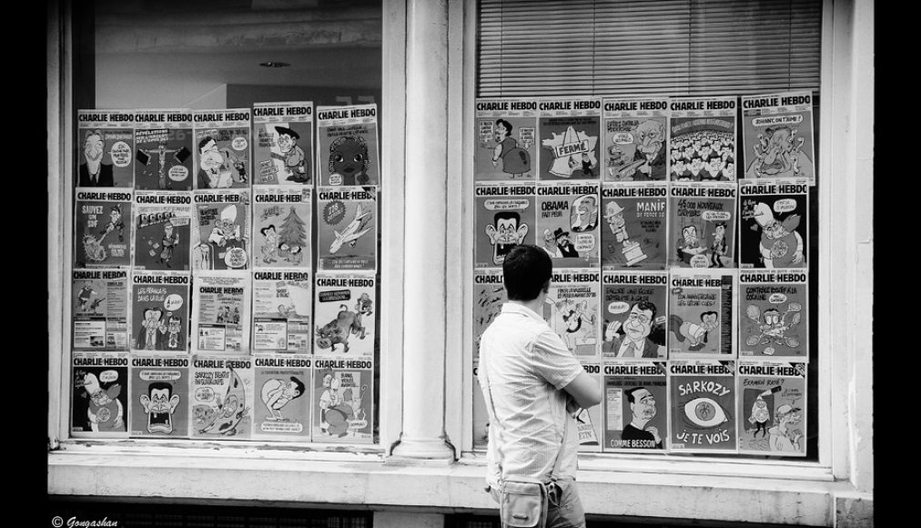 Vitrine de la rédaction de «Charlie Hebdo», prise avant l&#039;incendie de leur précédent local. / Flickr / Gongashan