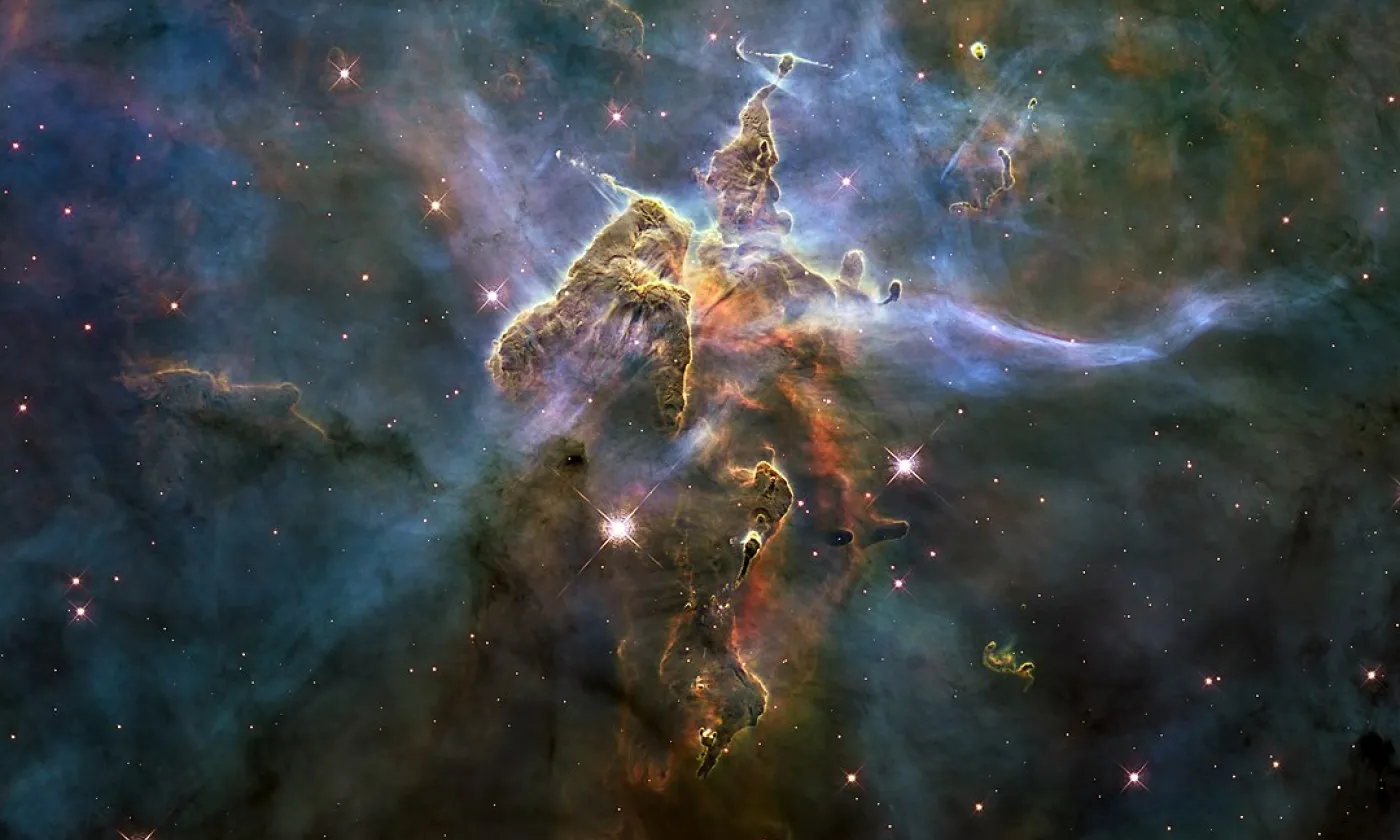 Carina Nebula, la montagne mystique capturée par le télescope spatial Hubble. ©NASA, ESA, and M. Livio and the Hubble 20th Anniversary Team (STScI), Public domain, via Wikimedia Commons