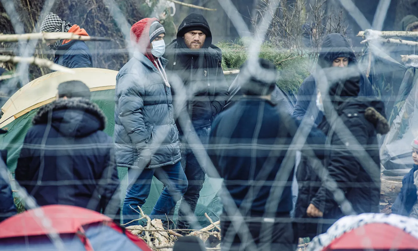 Des migrants à la frontière entre la Pologne et la Biélorussie ©Flickr/Kancelaria Premiera/Irek Dorozanski