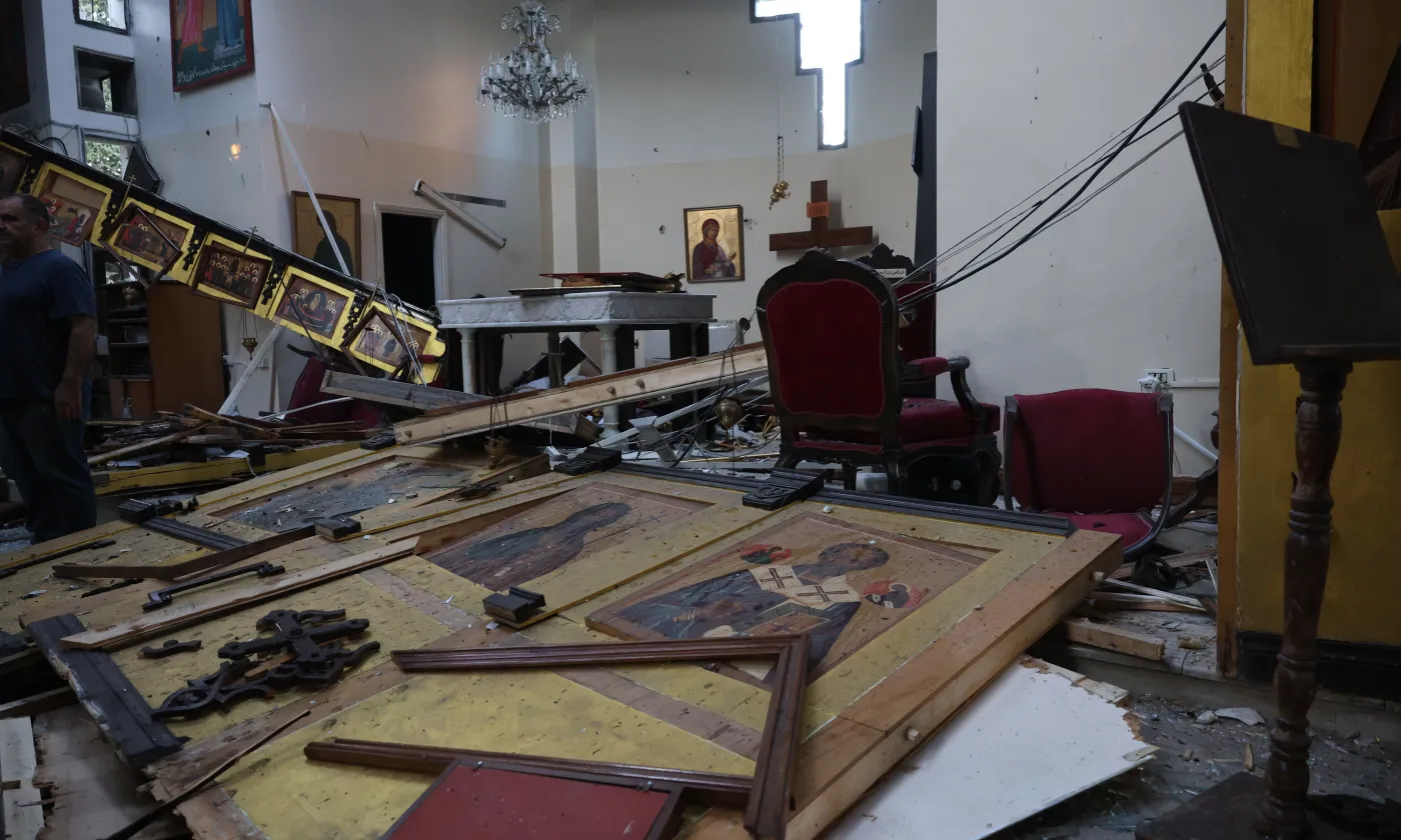 Dommages sur les lieux d'un attentat-suicide à la bombe à l'église Mar Elias dans la banlieue de Damas, Syrie, 22 juin 2025.  Keystone