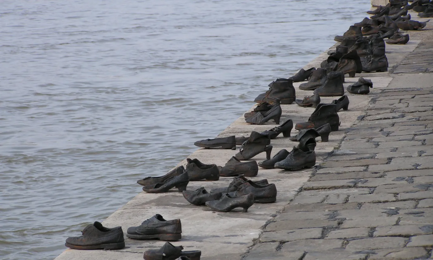 Mémorial de l'Holocauste sur les bords du Danube à Budapest. © CC (by) Flickr/Neil