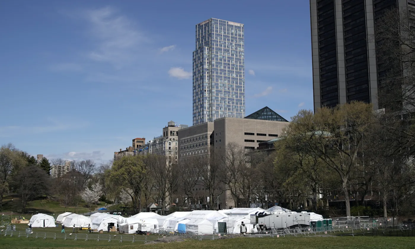 Des hôpitaux de campagne fleurissent dans Central Park. Keystone