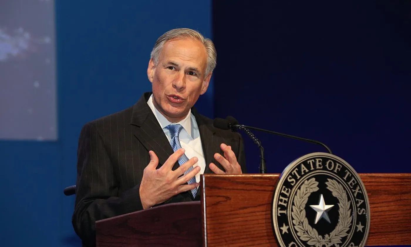Greg Abbott, gouverneur du Texas ©World Travel & Tourism Council, CC BY 2.0 Wikimedia Commons