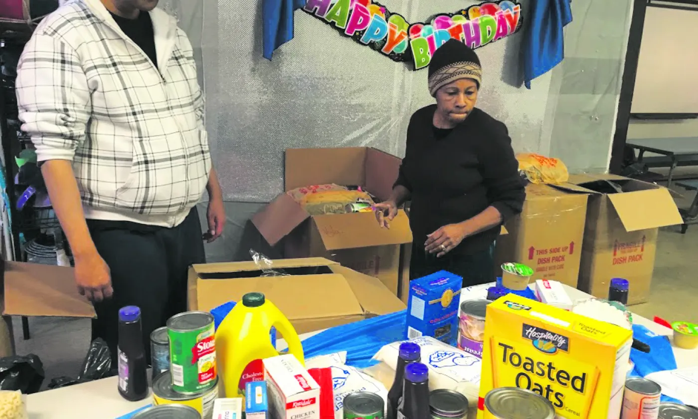 Distribution de nourriture durant le confinement dans l’Eglise du pasteur Rafael Alardo. © Church Padre, Hijo y Espíritu santo
