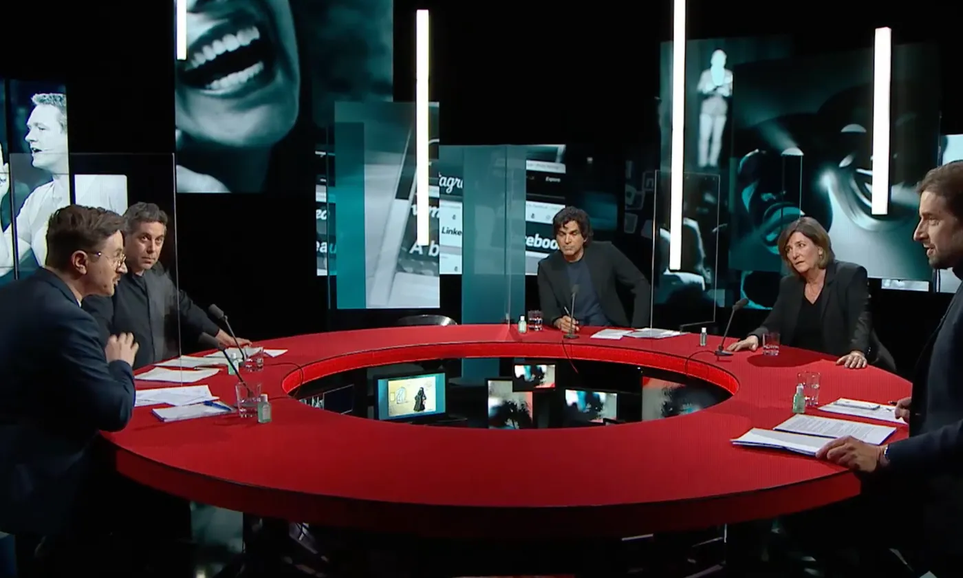 Infrarouge a consacré une émission à la polémique engendrée par un sketch de Claude-Inga Barbey jugé transphobe. Capture d'écran