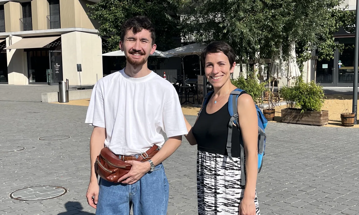 Jessica Da Silva en compagnie de Baber, Ouïghour de Suisse romande. ©RTSreligion