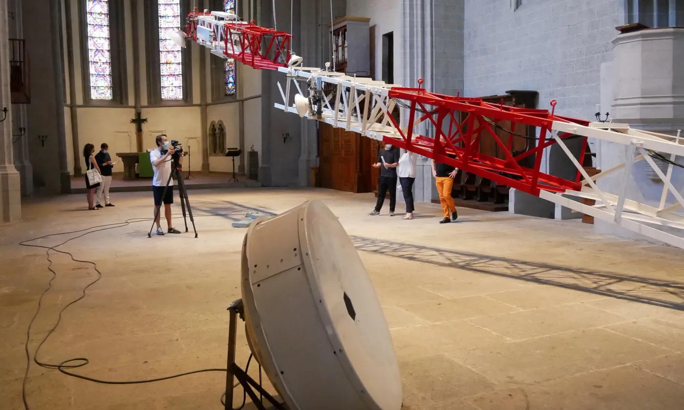 Une antenne relais dans la nef ©DR