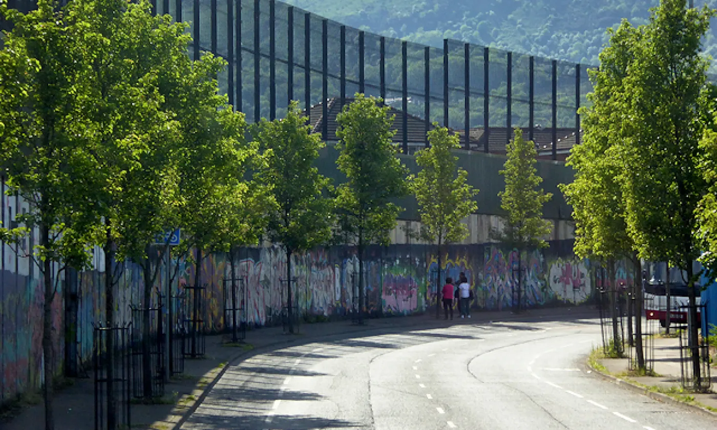 Section du Mur de la Paix à Belfast ©David Dixon (cc-by-sa/2.0) / Geograph.ie