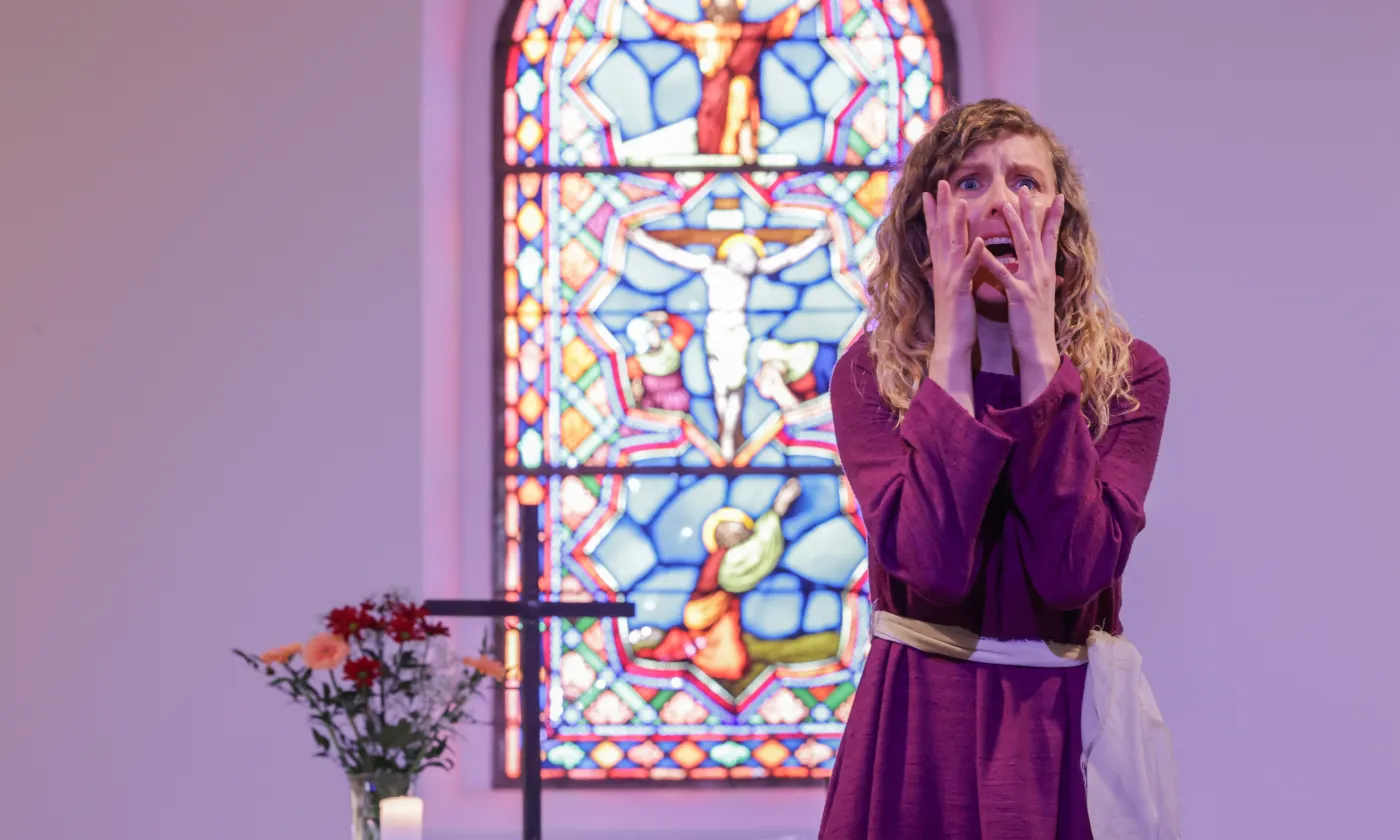 Clara Vienna incarne huit personnages féminins dans ce spectacle. © Alain Herzog