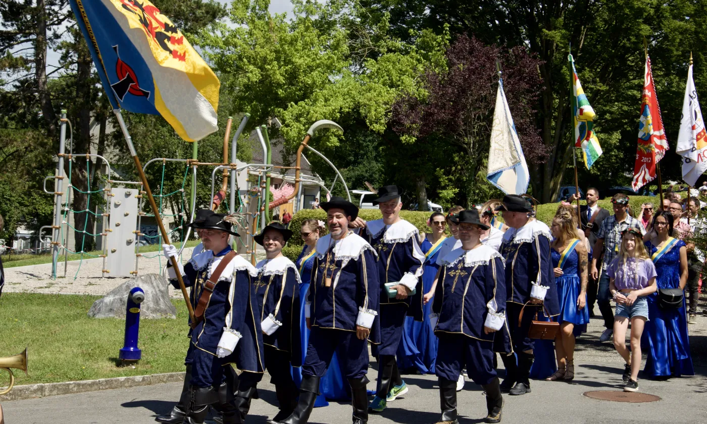 Les sociétés défilent aux couleurs de l’Abbaye.  ©Patrizia Ponti