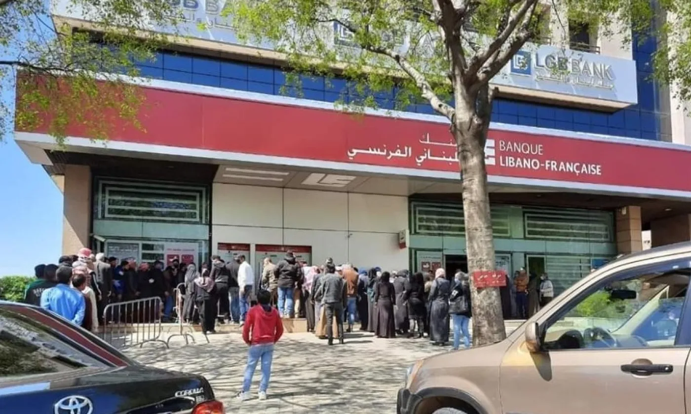 Les files d'attente devant les banques au Liban ©NohaRoukoss