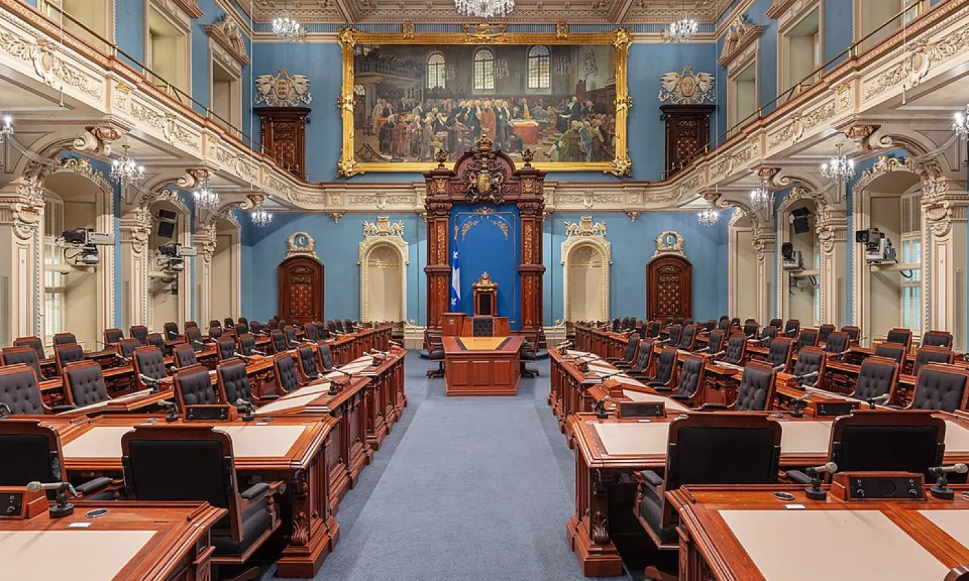 Le Salon bleu de l'Assemblée nationale du Québec ©Wikimedia Commons/Dannykronstrom/CC BY-SA 4.0