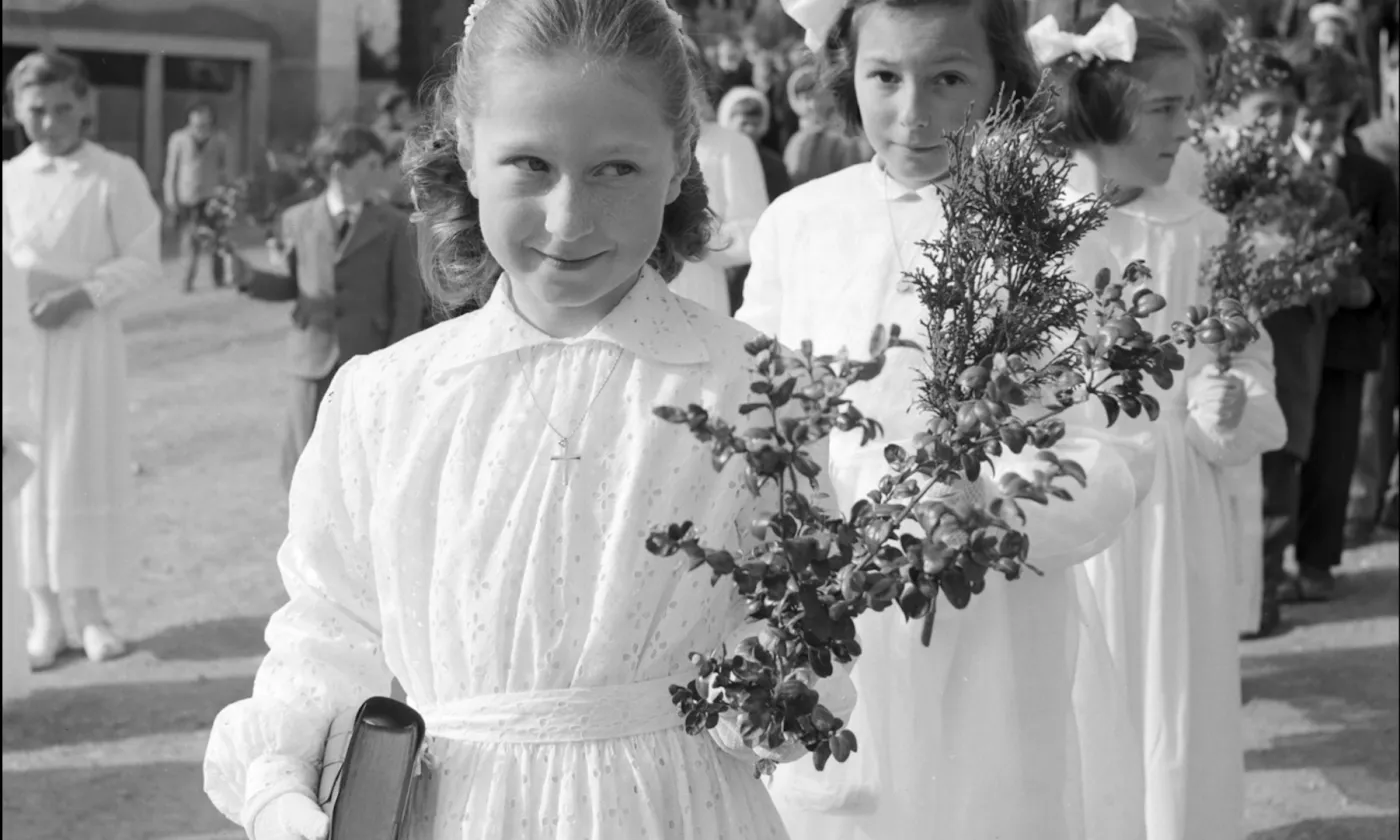 Traditionnellement, les jeunes chrétiens protestants confirment le Dimanche des Rameaux. (KEYSTONE/PHOTOPRESS-ARCHIV/Alain Gassmann)