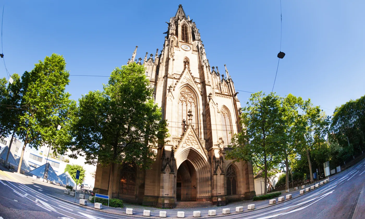 L'église Sainte-Elisabeth à Bâle. @iStock/SerrNovik