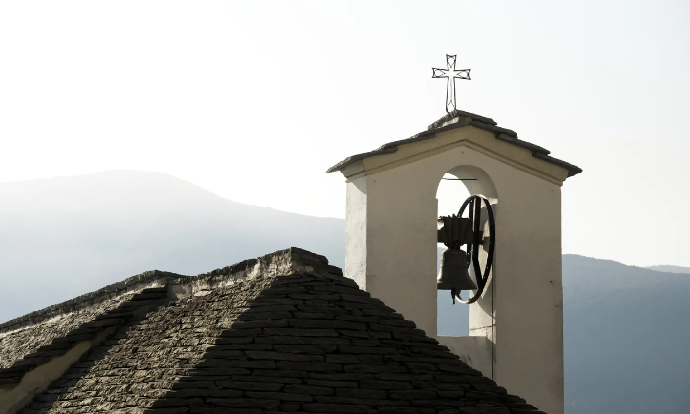 Le 5 mars, date anniversaire du premier mort de la pandémie dans notre pays, les cloches ont sonné en mémoire des victimes de la maladie. ©iStock/assalve