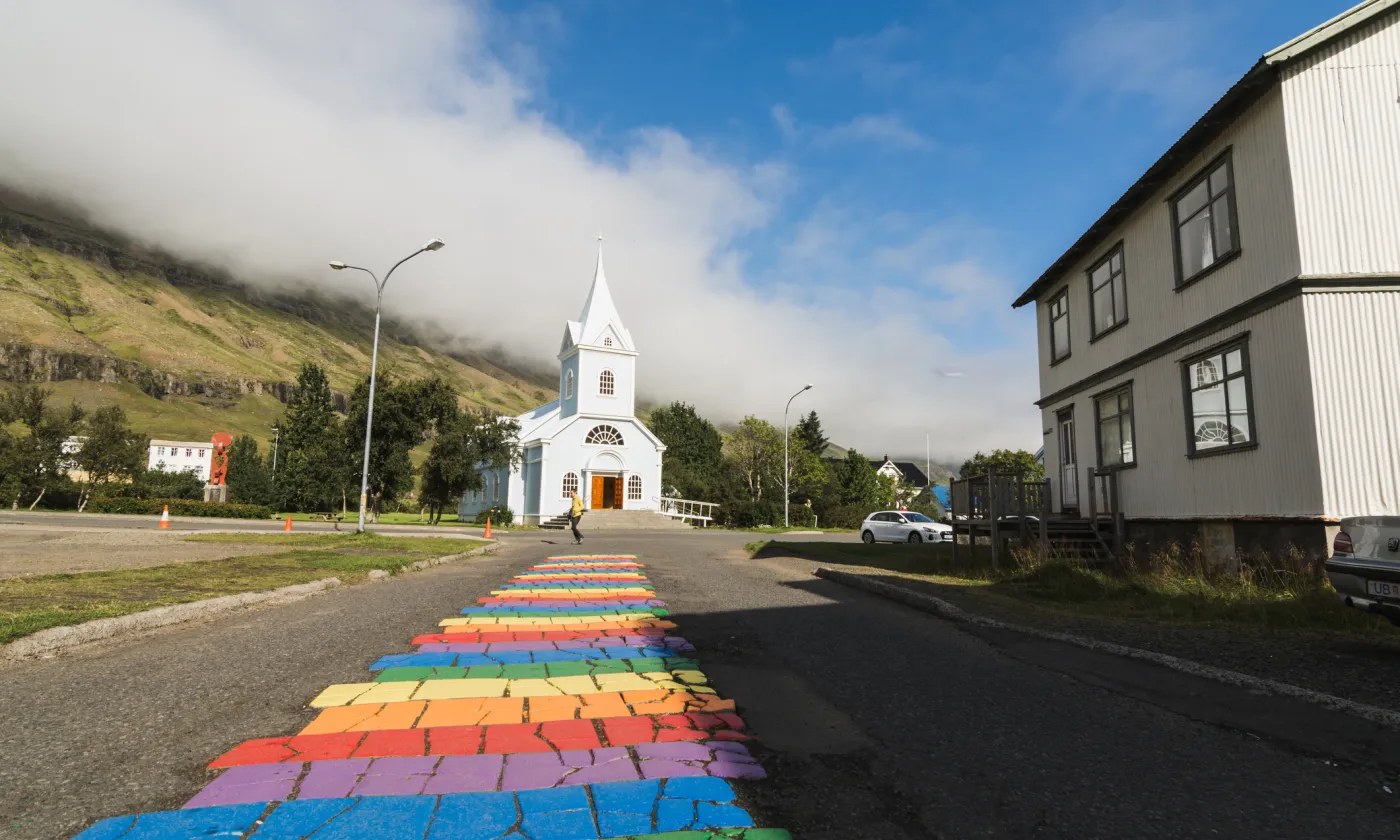 La rue principale de Seydisfjordur, en Islande. iStock/leonovo