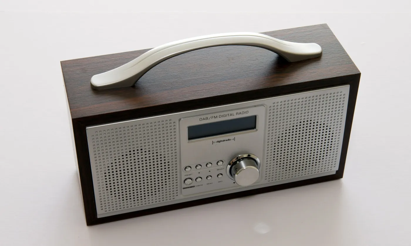 Un récepteur de radio numérique DAB+.  CC0, RonPorter / Pixabay