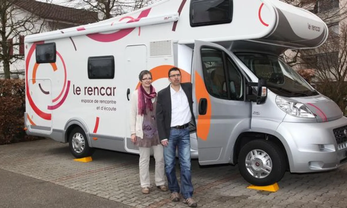 Le "Rencar", espace dʹaccueil et dʹécoute qui sillonne les routes jurassiennes ©rencar.ch/DR