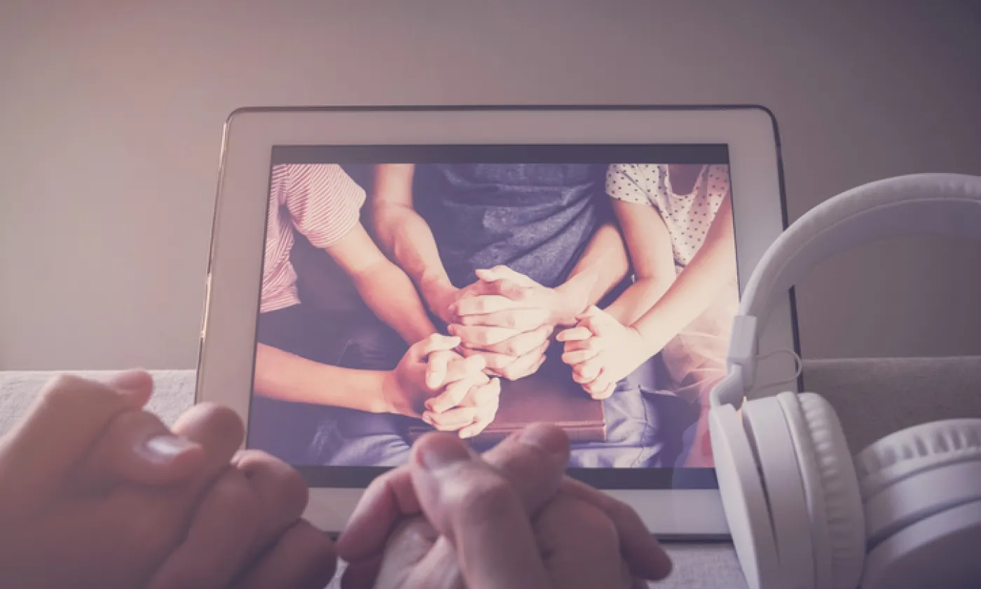 Avec la pandémie, la spiritualité profitent des outils numériques. Image d'illustration. © iStock/ThitareeSarmkasat Avec la pandémie, la spiritualité profitent des outils numériques. Image d'illustration. © iStock/ThitareeSarmkasat