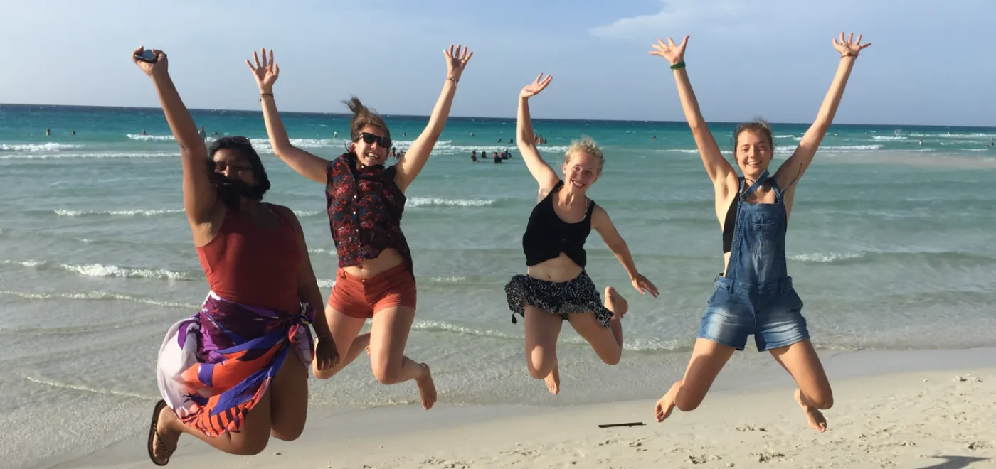 Les camps organisés par les Eglises marquent souvent les jeunes esprits. Ici le voyage à Cuba, en juillet dernier, du groupe post-KT des jeunes du centre-ville de Genève © Myriam Sintado / Réformés - le Journal