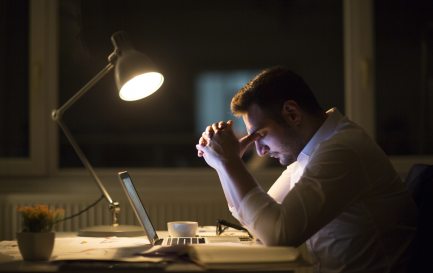 &quot;La diminution constante des ressources financières peut être ressentie comme un facteur de stress supplémentaire&quot;, déclare Christine Cand Barbezat, responsable RH de l&#039;EREN / IStock